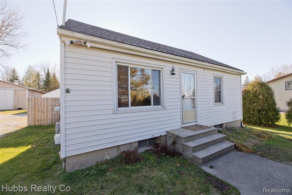 6150 Baker Road Bridgeport, MI 48722 - Photo 9 of 54