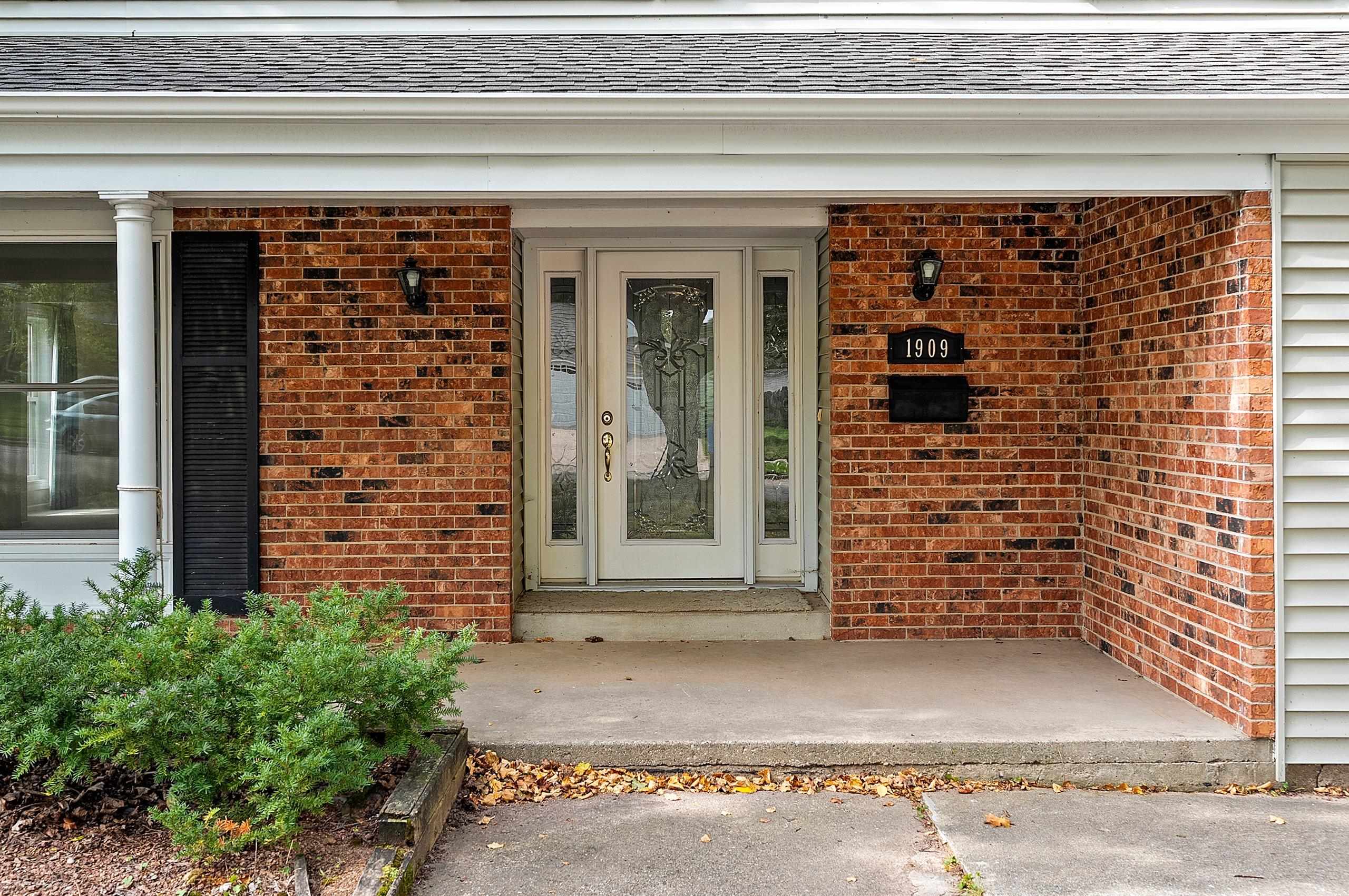 1909 North Nicholas Street Appleton, WI 54914 - Photo 2 of 59