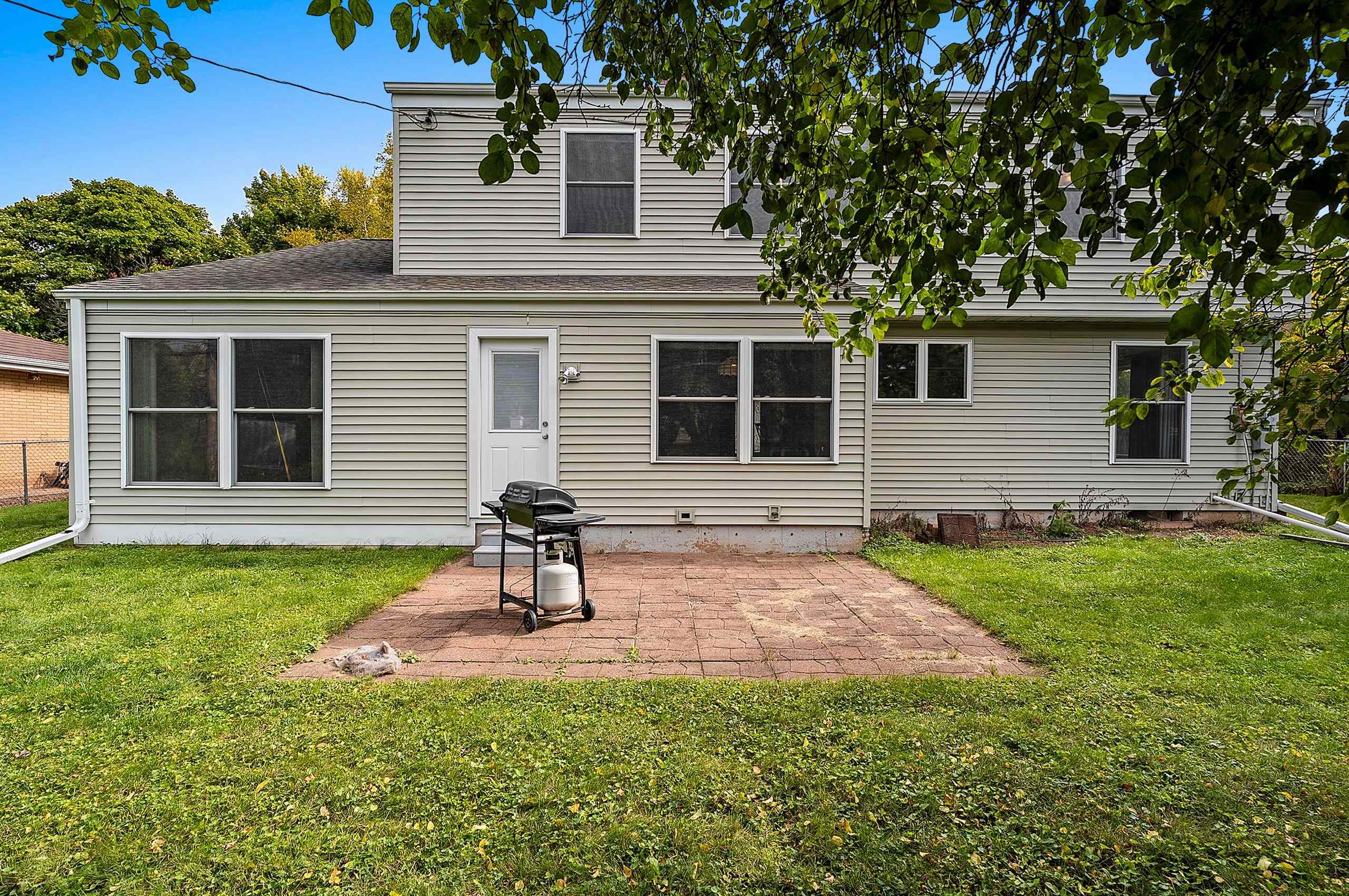 1909 North Nicholas Street Appleton, WI 54914 - Photo 52 of 59