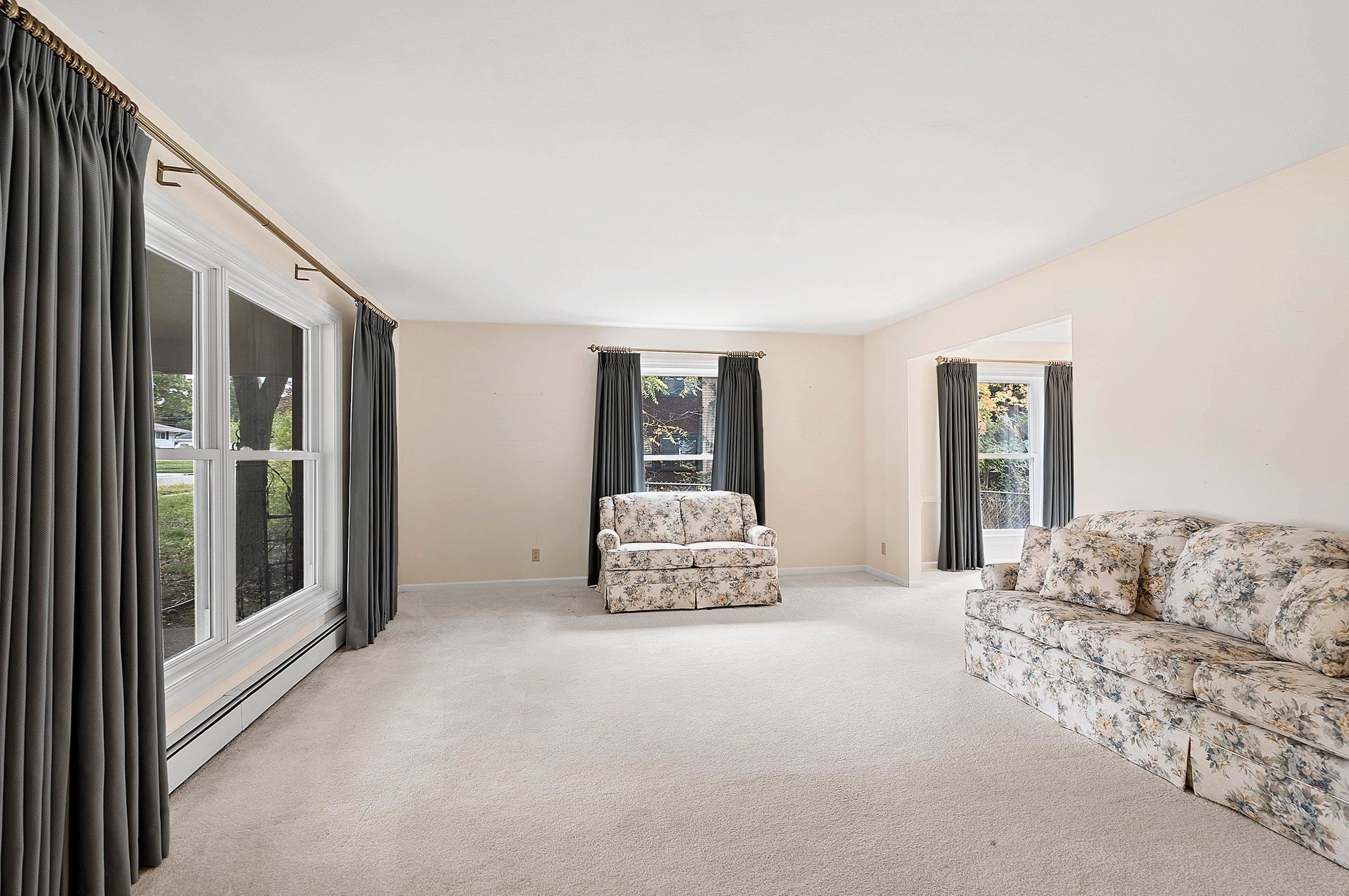 1909 North Nicholas Street Appleton, WI 54914 - Photo 7 of 59