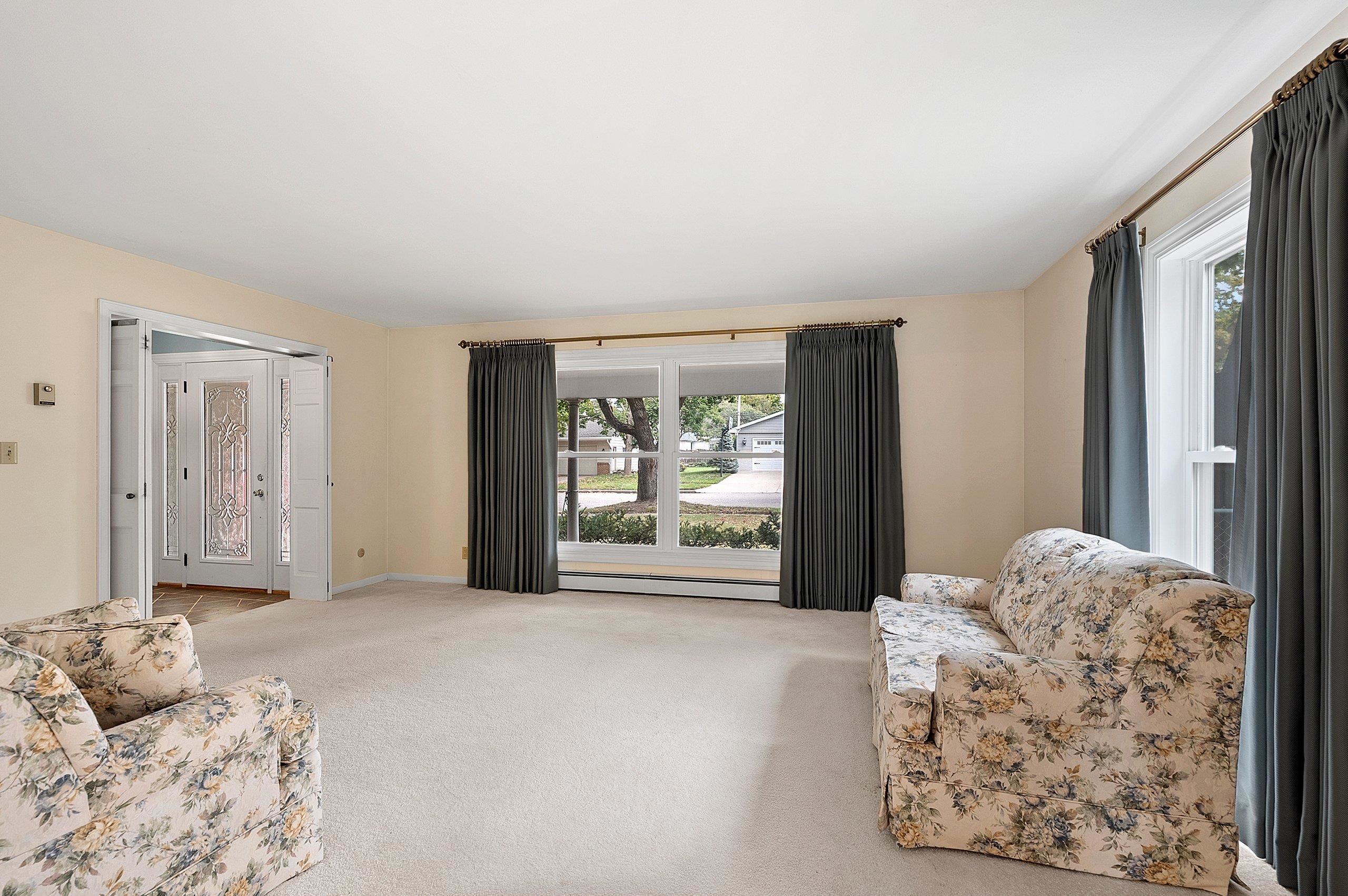 1909 North Nicholas Street Appleton, WI 54914 - Photo 8 of 59