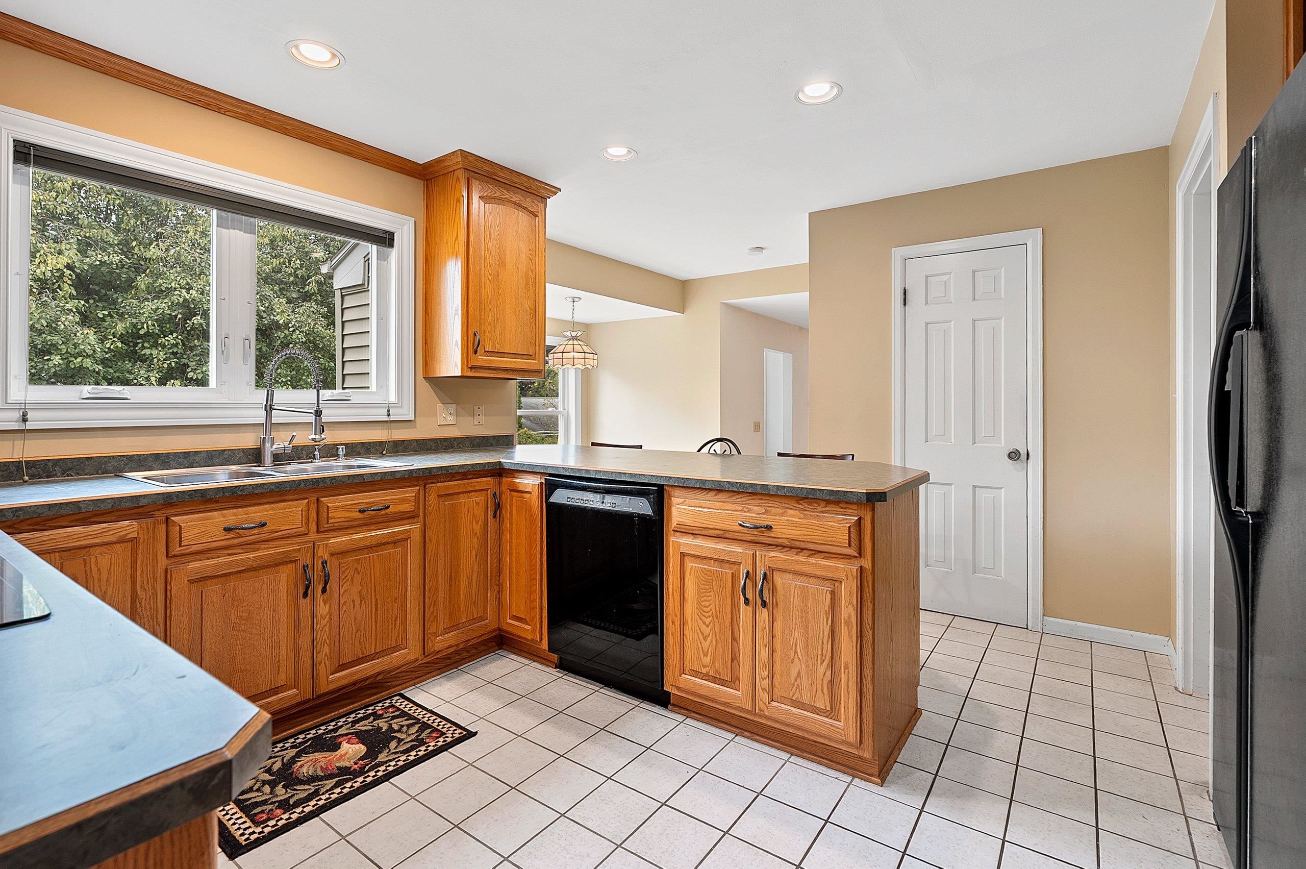 1909 North Nicholas Street Appleton, WI 54914 - Photo 10 of 59