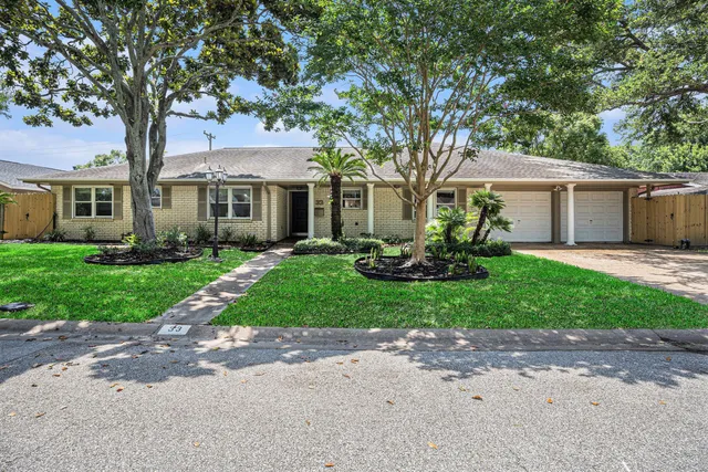$629,000 | 33 Maple Lane, Galveston, TX 77551