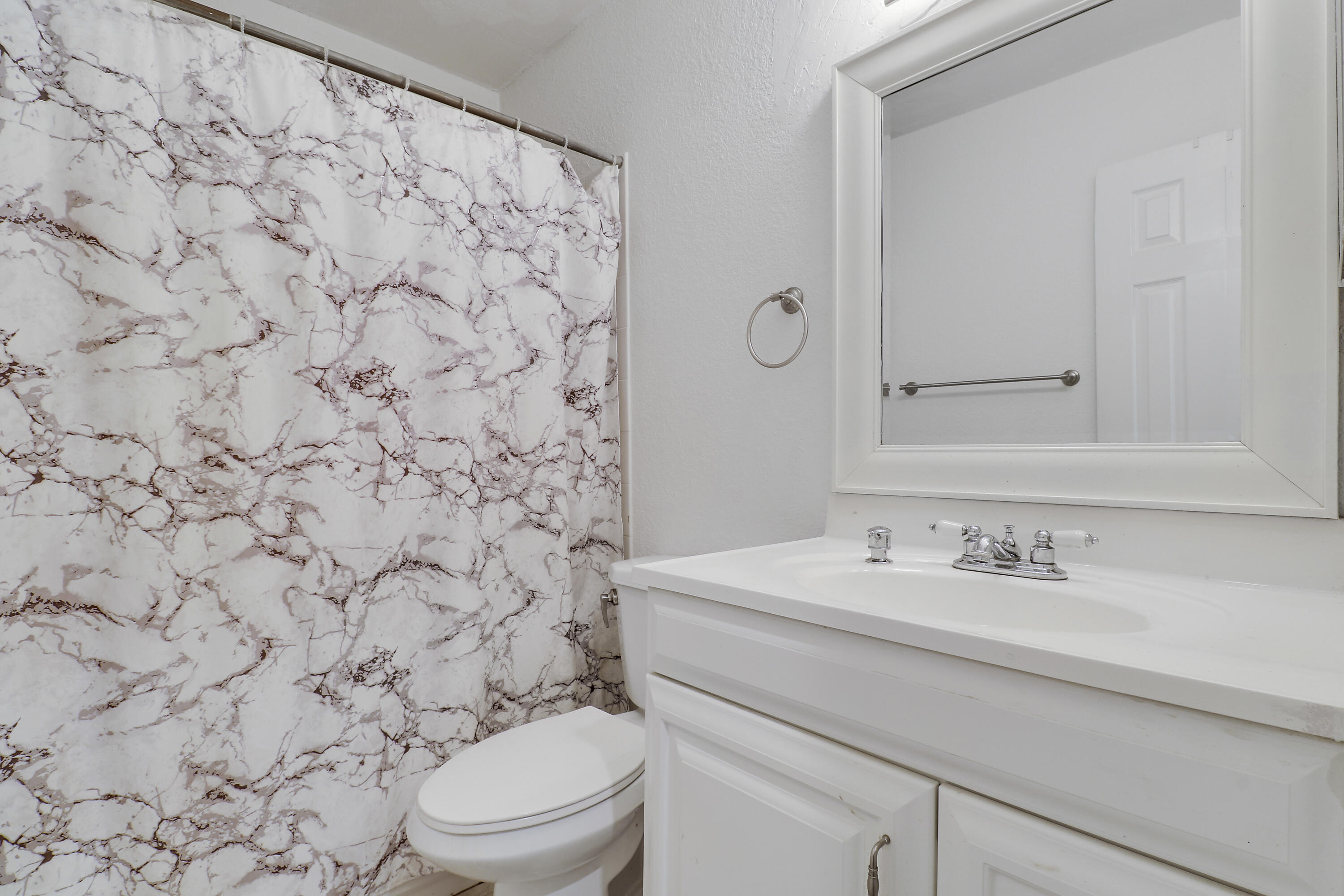 124 Rosewood Circle Jupiter, FL 33458 - Photo 13 of 15 2nd Bathroom