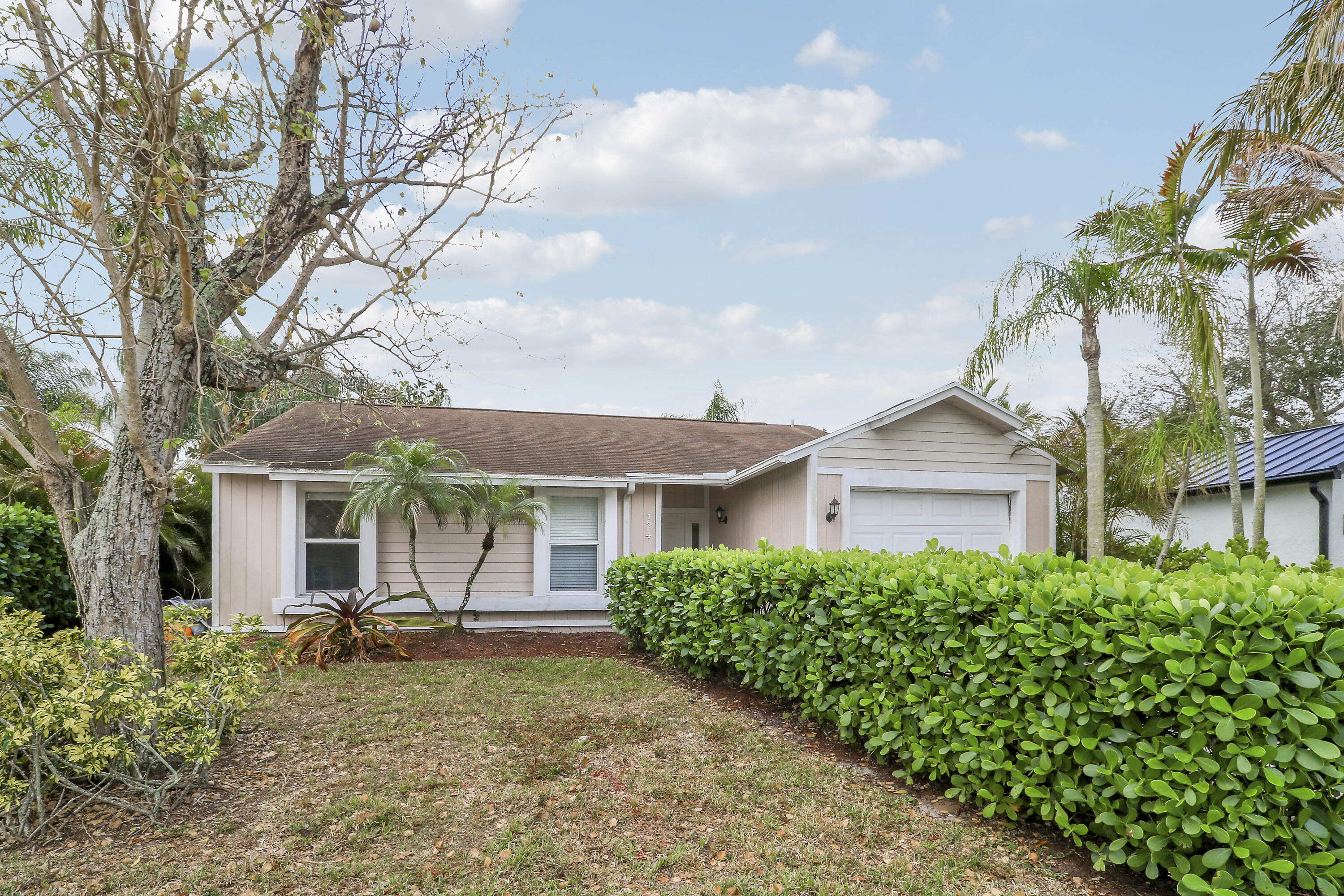 124 Rosewood Circle Jupiter, FL 33458 - Photo 2 of 15 Front view