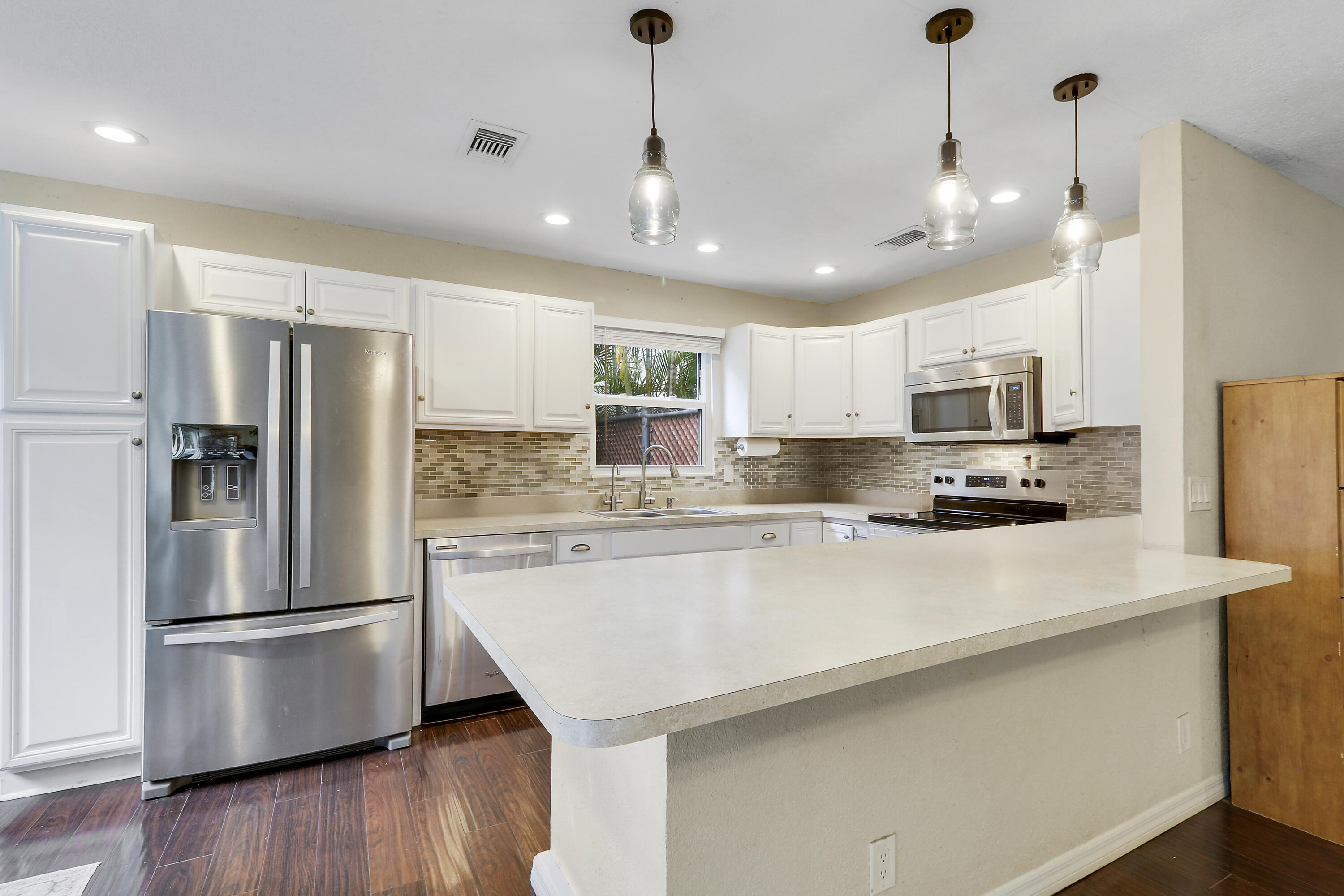 124 Rosewood Circle Jupiter, FL 33458 - Photo 4 of 15 Kitchen