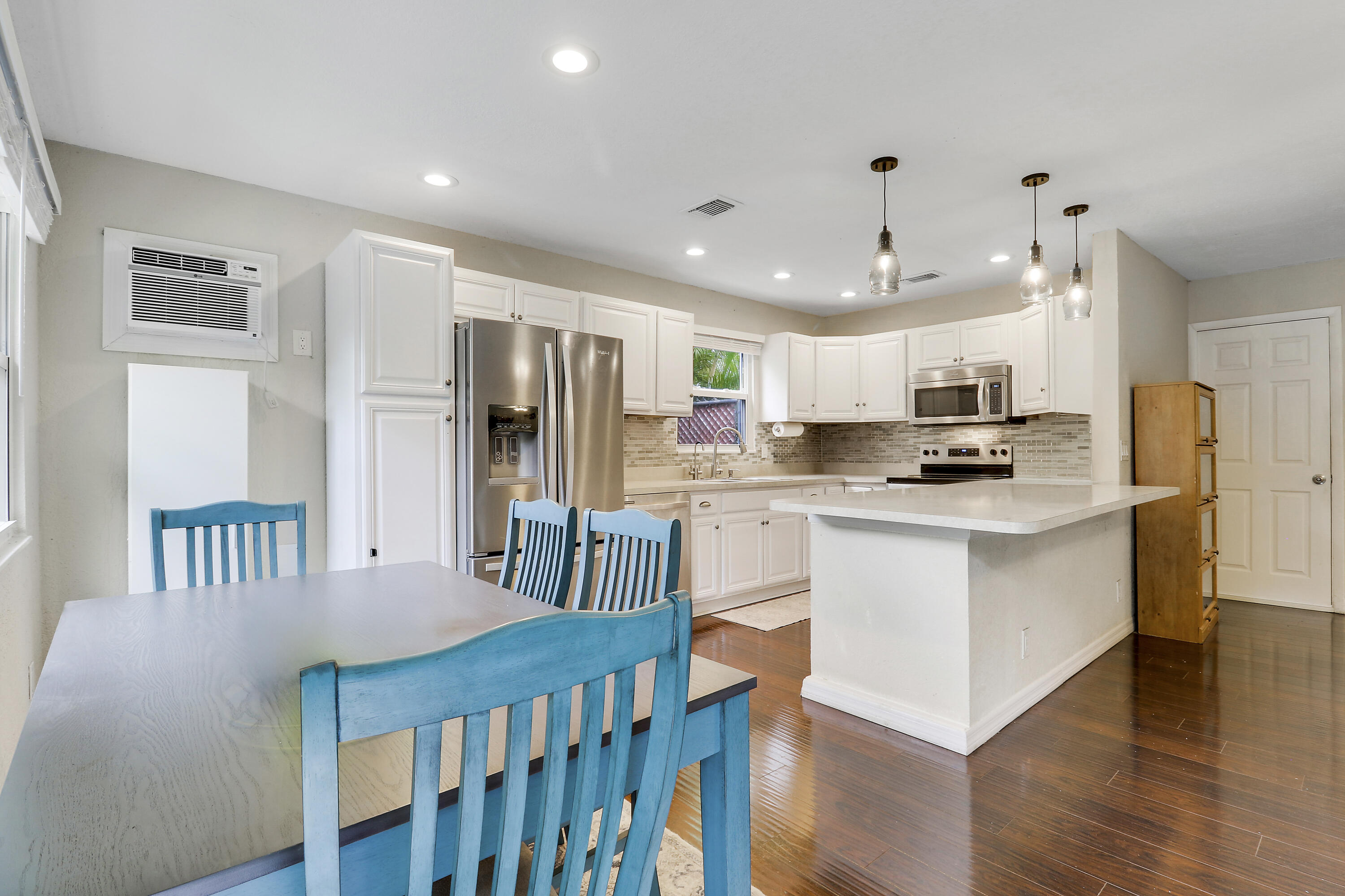 124 Rosewood Circle Jupiter, FL 33458 - Photo 5 of 15 Dining and Kitchen