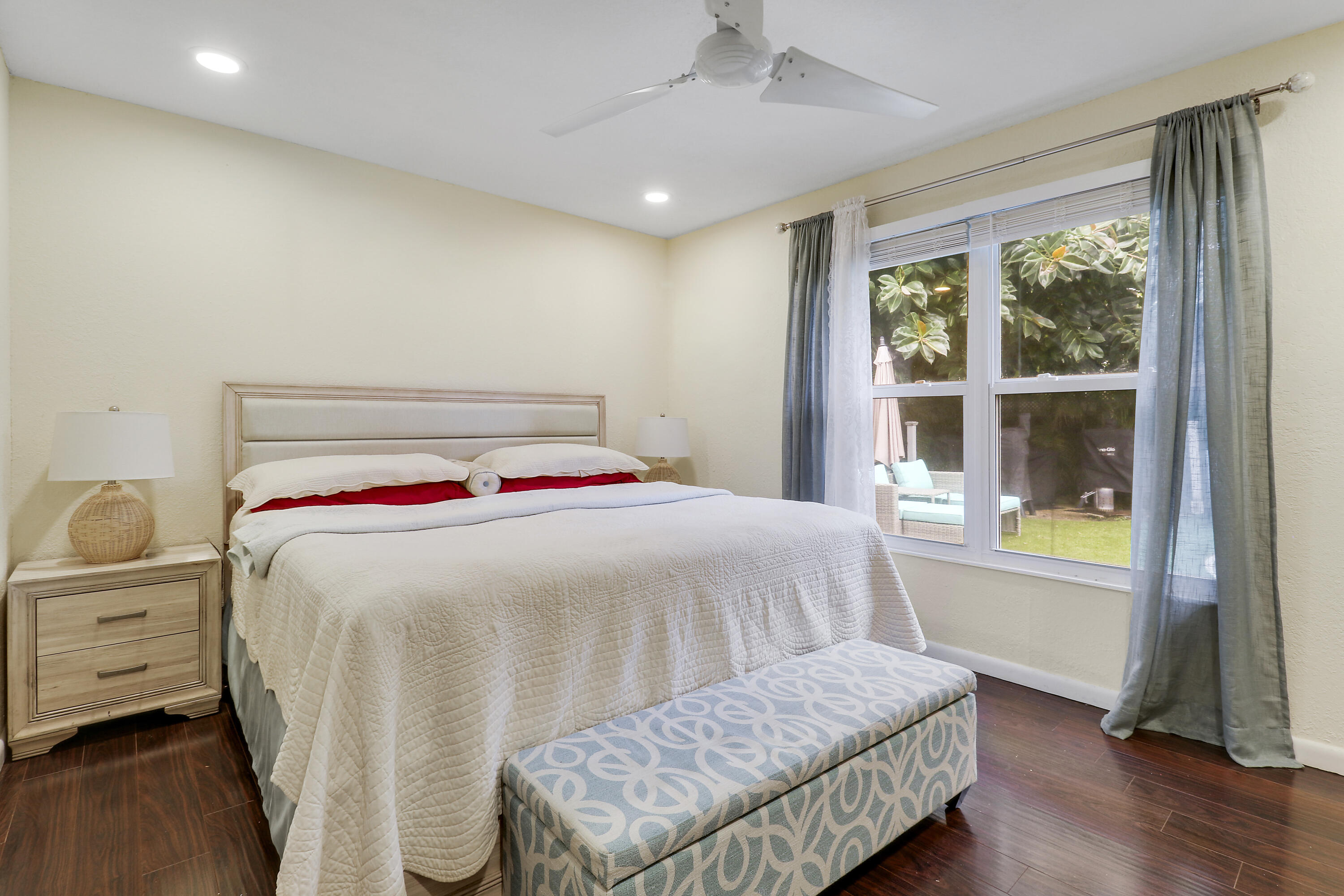 124 Rosewood Circle Jupiter, FL 33458 - Photo 8 of 15 Master Bed