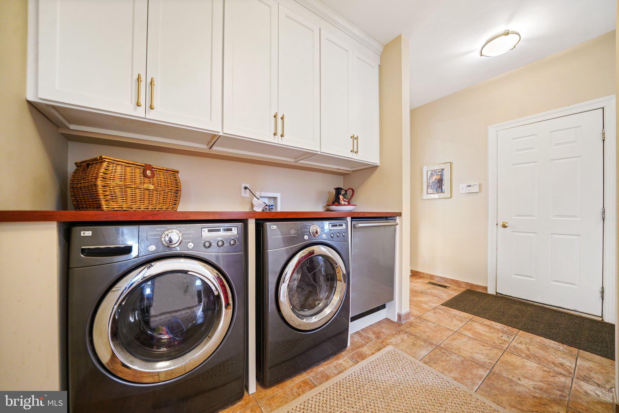 14 Clover Mill Lane Malvern, PA 19355 - Photo 32 of 93 Laundry Room