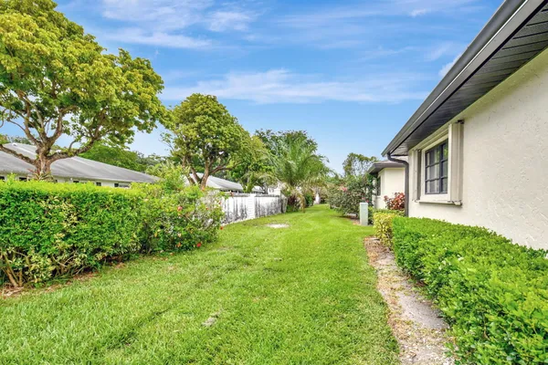 $2,400 | 4724 Greentree Circle, Unit B, Boynton Beach, FL 33436