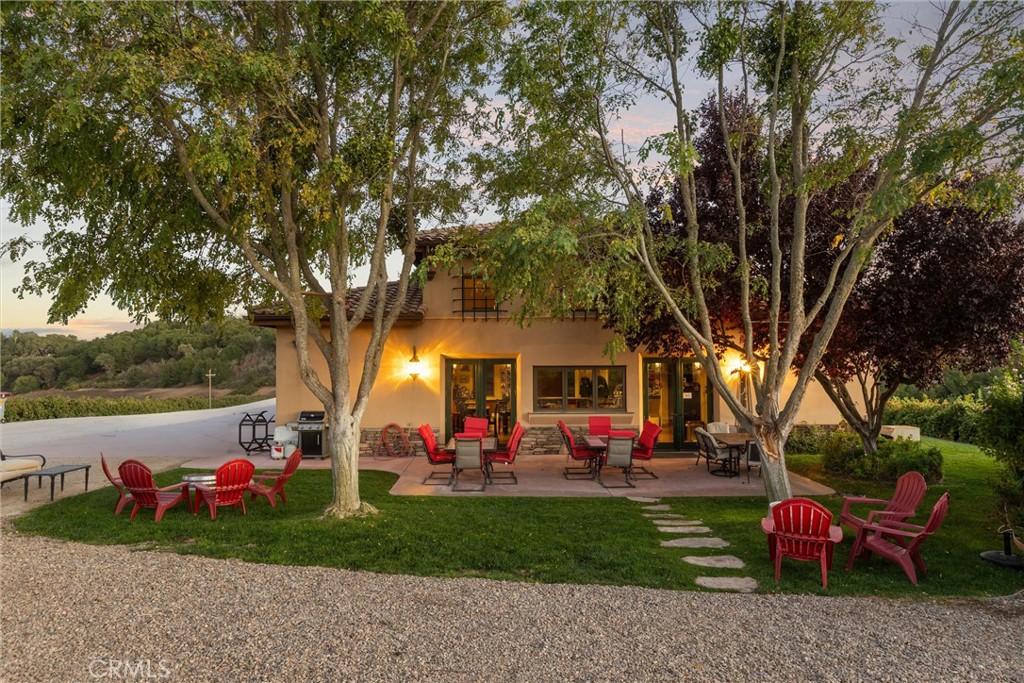 3000 Oakdale Road Paso Robles, CA 93446 - Photo 25 of 26 Back patio at twilight.