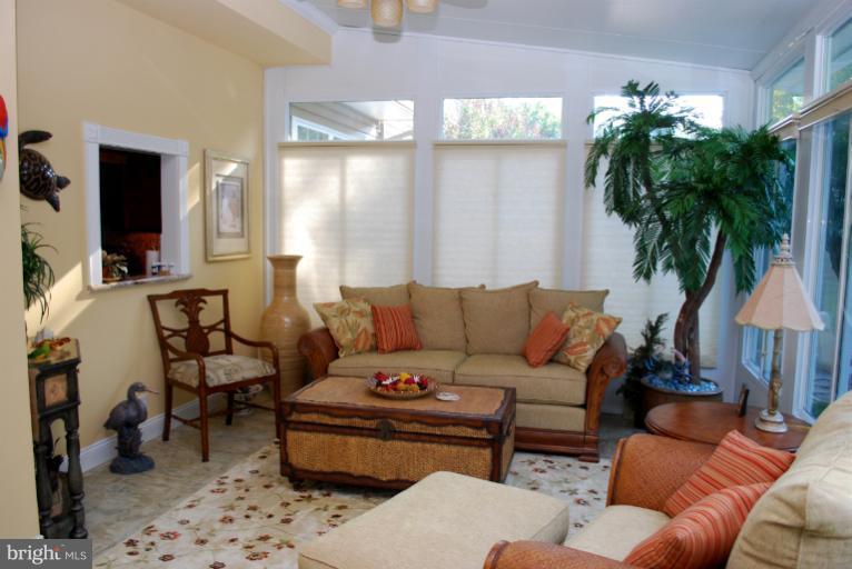 607 Havenhill Road Edgewater, MD 21037 - Photo 12 of 29 a living room with furniture and a potted plant