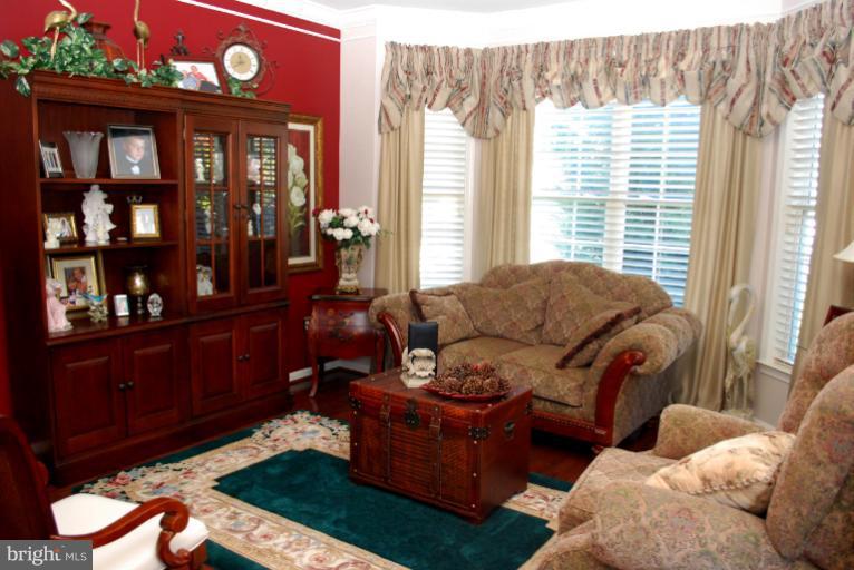 607 Havenhill Road Edgewater, MD 21037 - Photo 14 of 29 a living room with furniture and a window