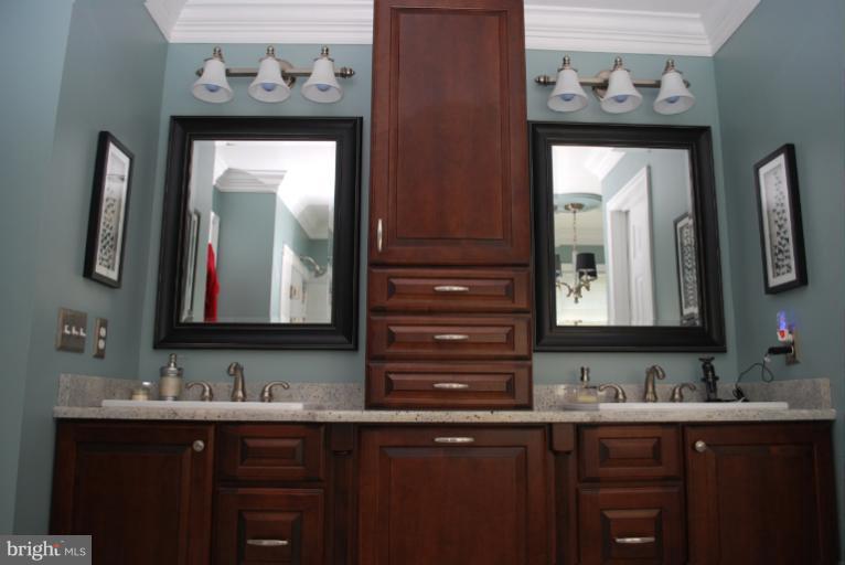 607 Havenhill Road Edgewater, MD 21037 - Photo 20 of 29 a bathroom with a sink and a mirror