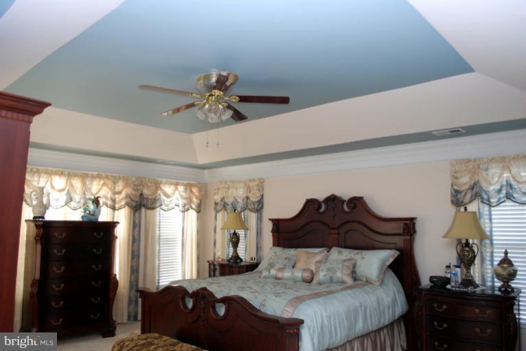 607 Havenhill Road Edgewater, MD 21037 - Photo 6 of 29 a bedroom with a bed and a window