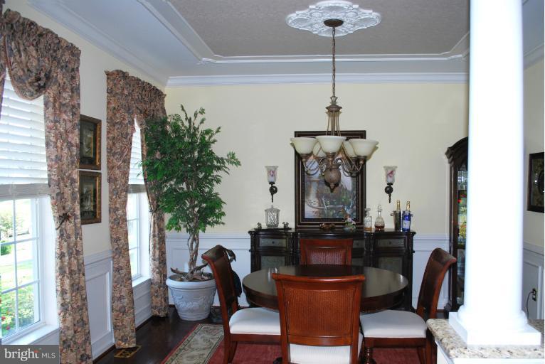 607 Havenhill Road Edgewater, MD 21037 - Photo 10 of 29 a dining room with furniture and window