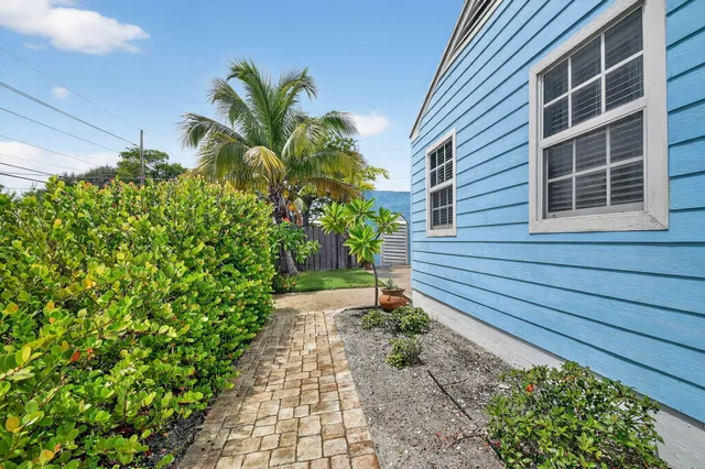 an aerial view of lake and residential houses with outdoor space