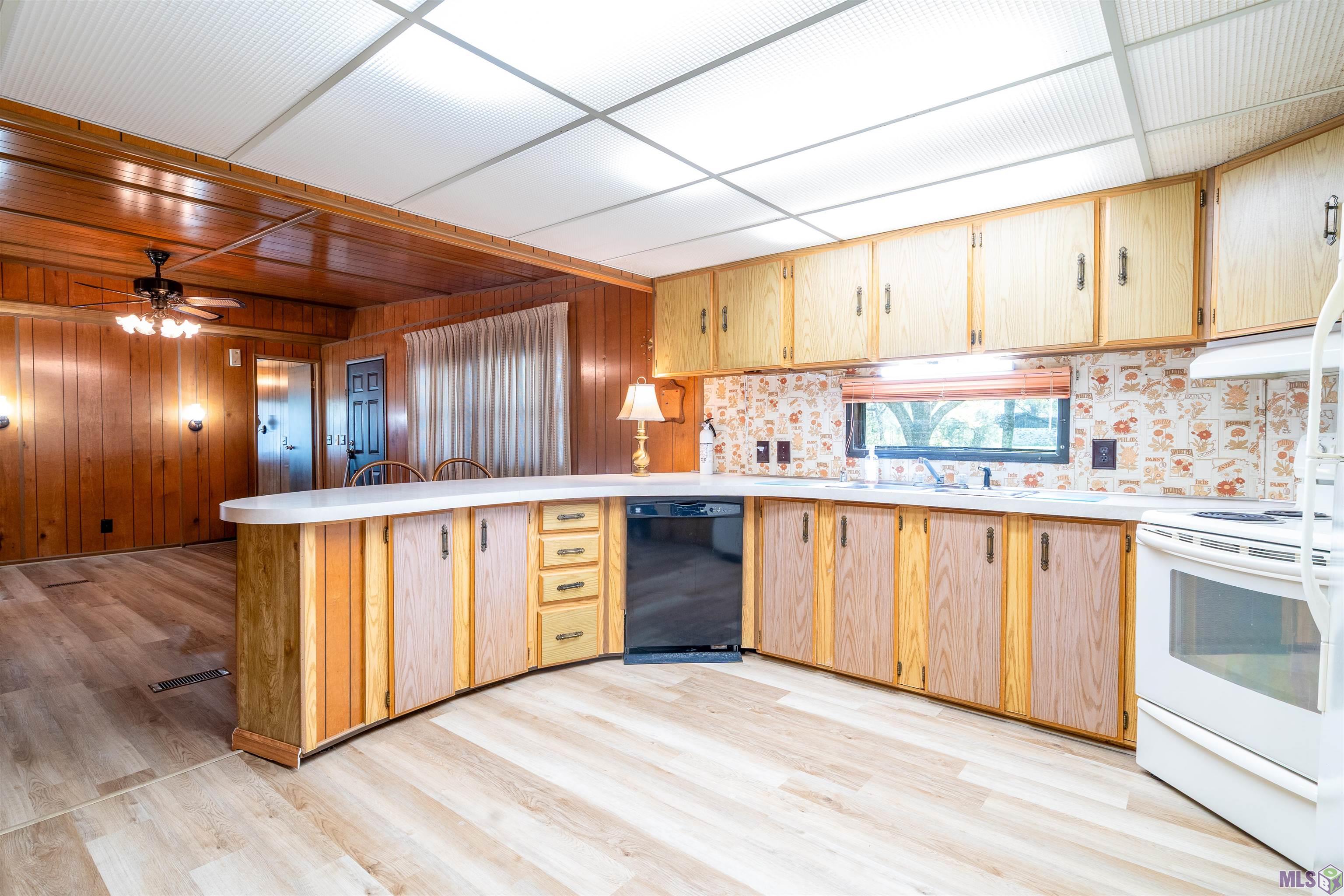 10657 Peairs Road Zachary, LA 70791 - Photo 4 of 18 Kichen & Living Room
