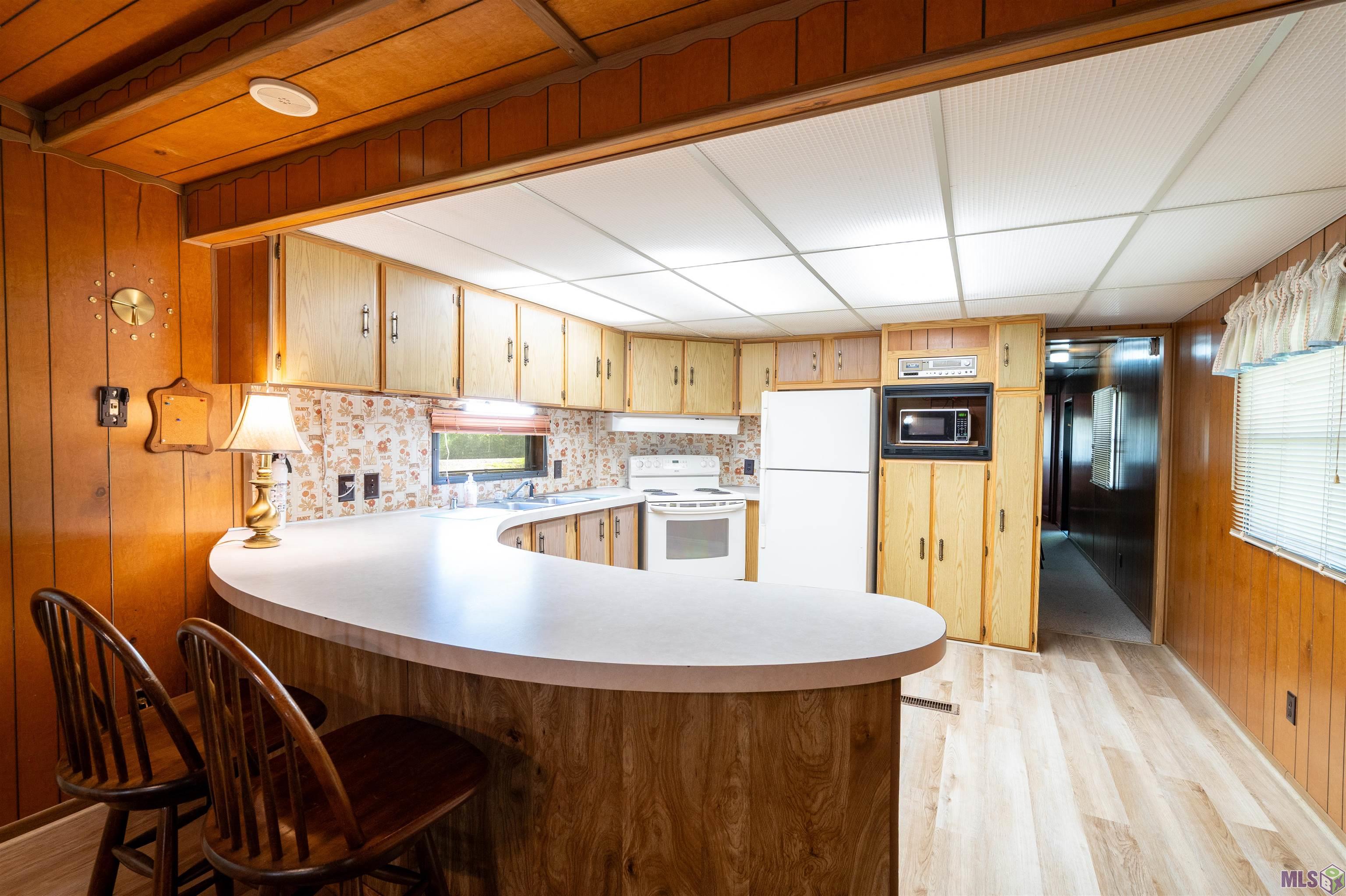 10657 Peairs Road Zachary, LA 70791 - Photo 5 of 18 Kitchen & Breakfast Bar