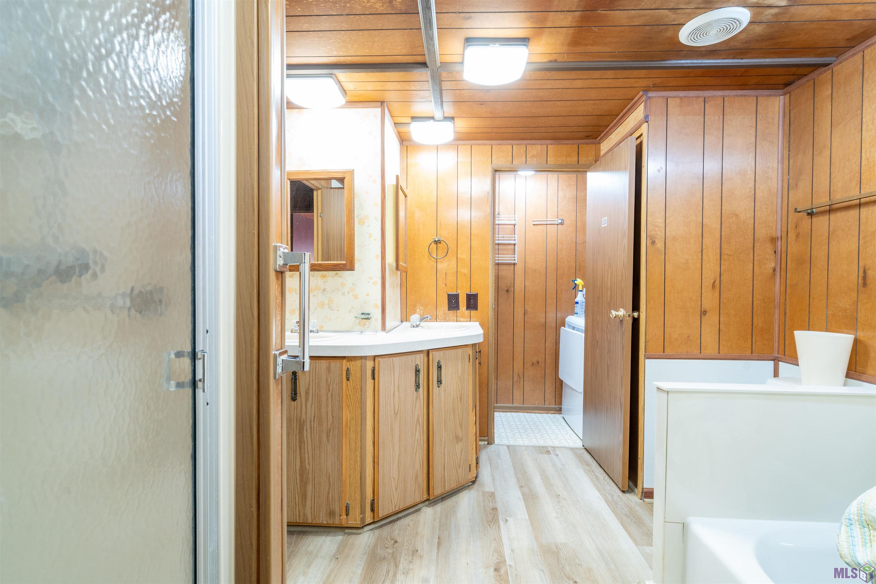 10657 Peairs Road Zachary, LA 70791 - Photo 9 of 18 Primary Bath