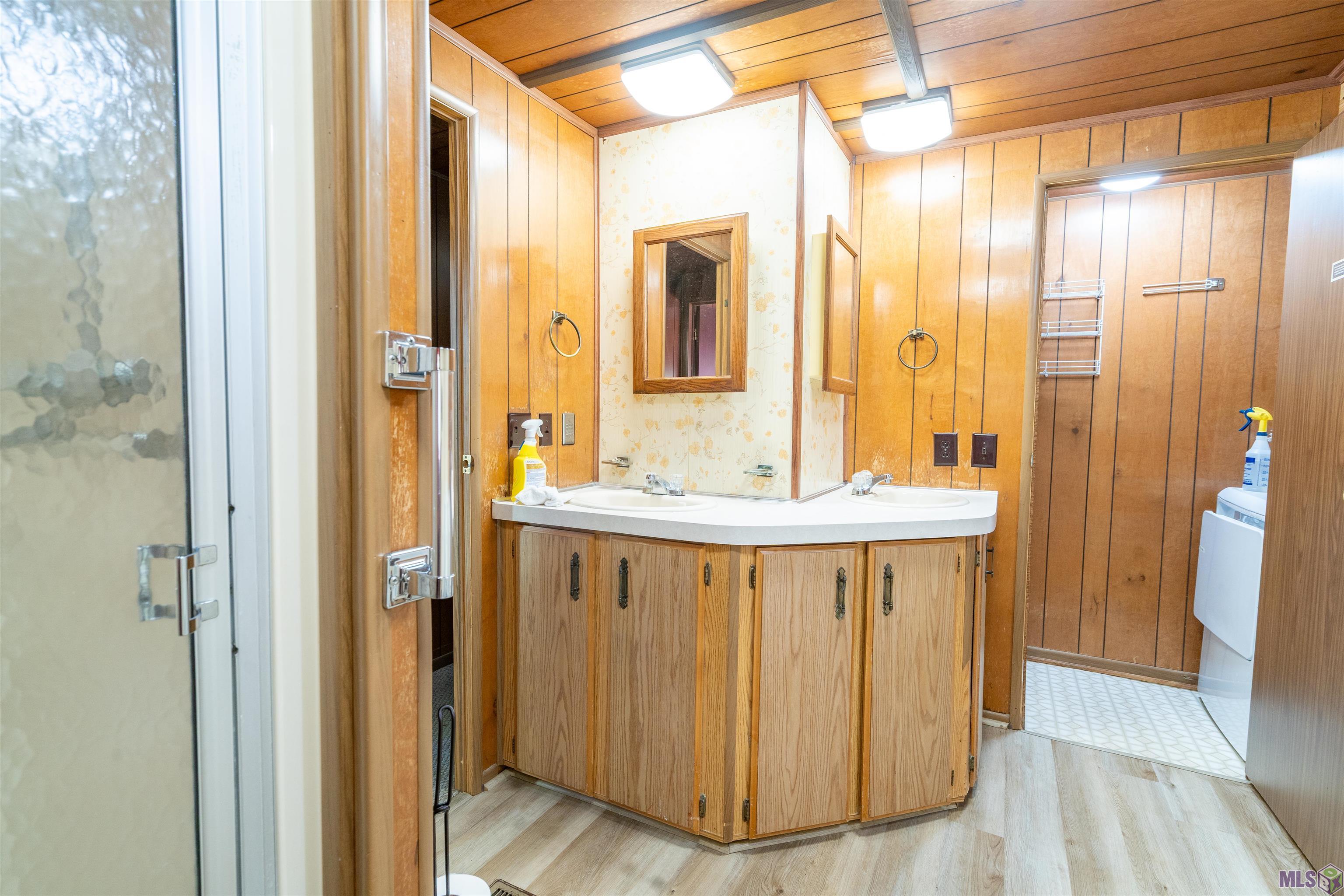 10657 Peairs Road Zachary, LA 70791 - Photo 10 of 18 Primary Bath