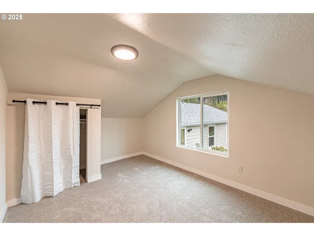 $385,000 | 225 21st Avenue, Sweet Home, OR 97386