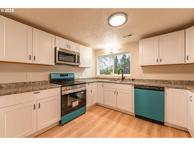 $385,000 | 225 21st Avenue, Sweet Home, OR 97386