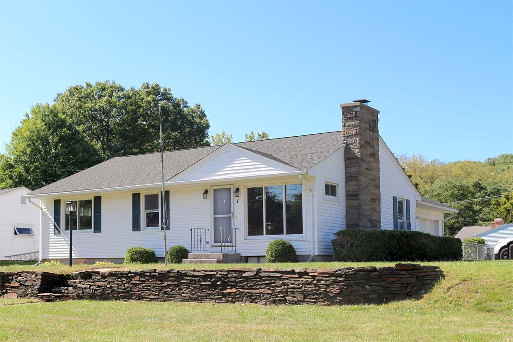 1 Bassett Road Holyoke, MA 01040 - Photo 1 of 21 Gallery Image 1