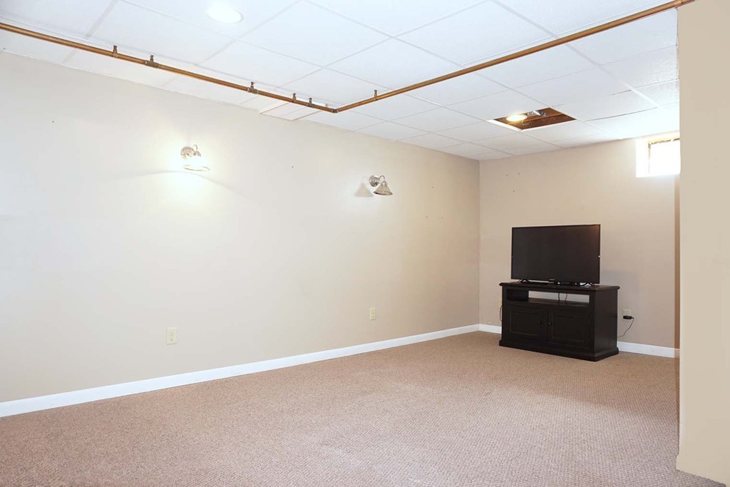 1 Bassett Road Holyoke, MA 01040 - Photo 17 of 21 Gallery Image 17