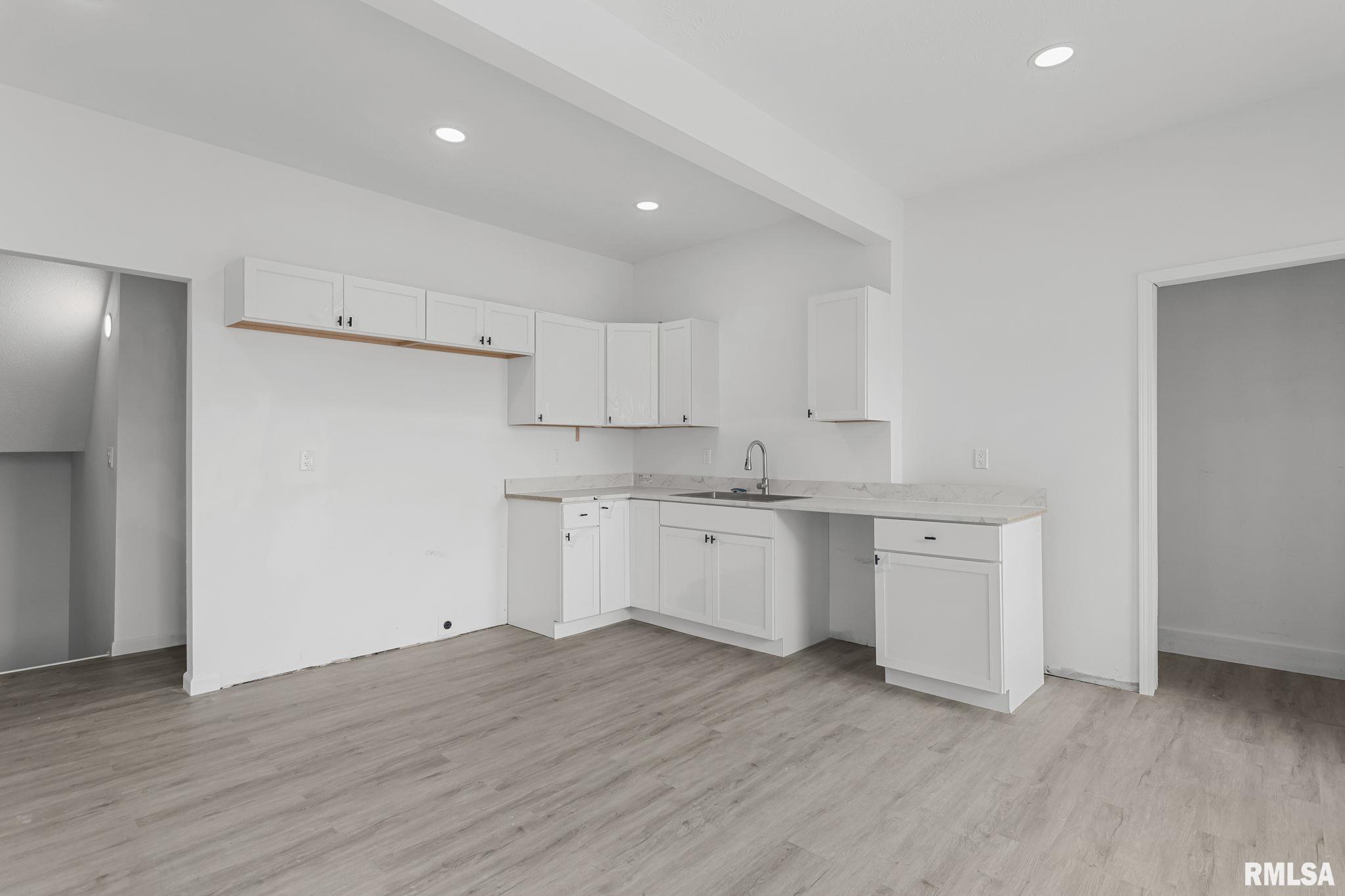 910 South 2nd Street Springfield, IL 62704 - Photo 8 of 20