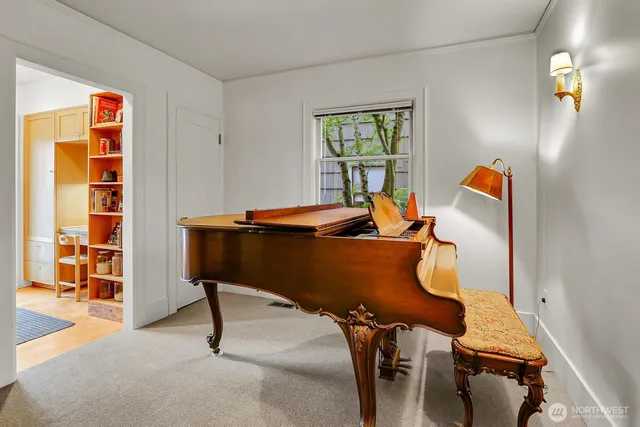 $1,100,000 | 6535 Sycamore Avenue Northwest, Seattle, WA 98117