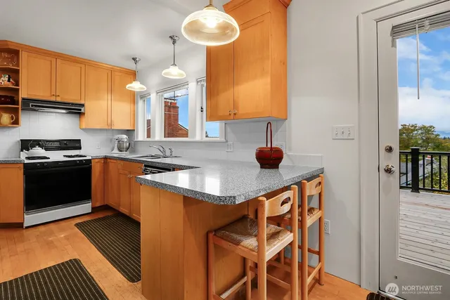 $1,100,000 | 6535 Sycamore Avenue Northwest, Seattle, WA 98117