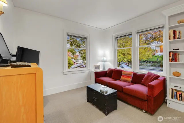 $1,100,000 | 6535 Sycamore Avenue Northwest, Seattle, WA 98117