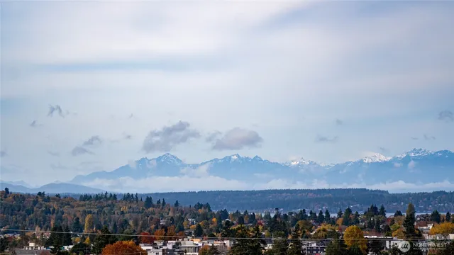 $1,100,000 | 6535 Sycamore Avenue Northwest, Seattle, WA 98117