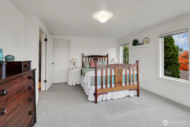 $1,100,000 | 6535 Sycamore Avenue Northwest, Seattle, WA 98117