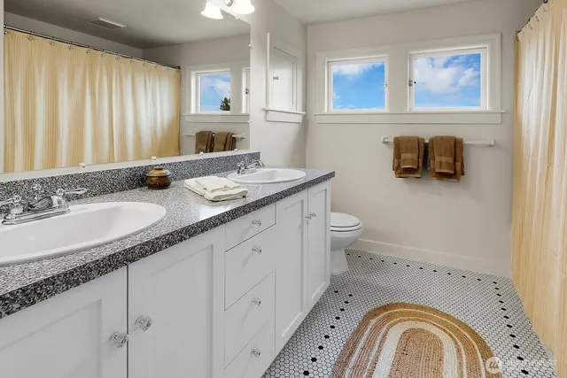 $1,100,000 | 6535 Sycamore Avenue Northwest, Seattle, WA 98117