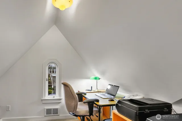 $1,100,000 | 6535 Sycamore Avenue Northwest, Seattle, WA 98117