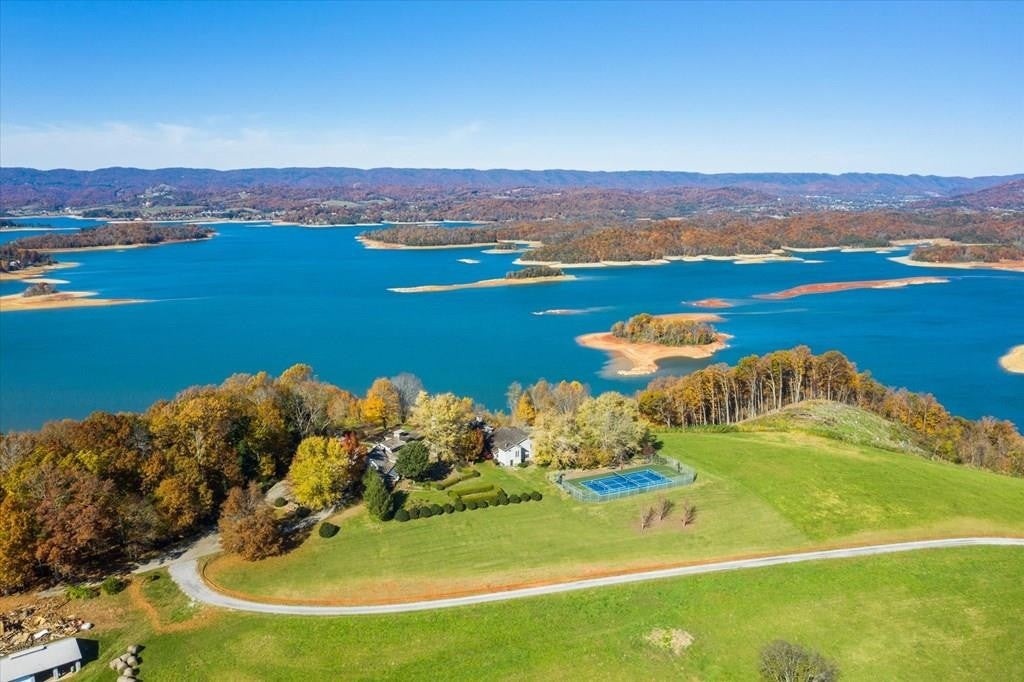 2069 Edgewater Sound Morristown, TN 37814 - Photo 10 of 17 a view of a city with an ocean