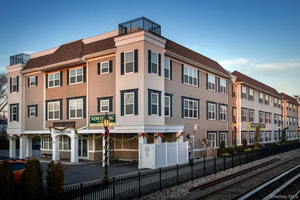 $2,950 | 40 Elizabeth Street, Unit N212, Farmingdale, NY 11735