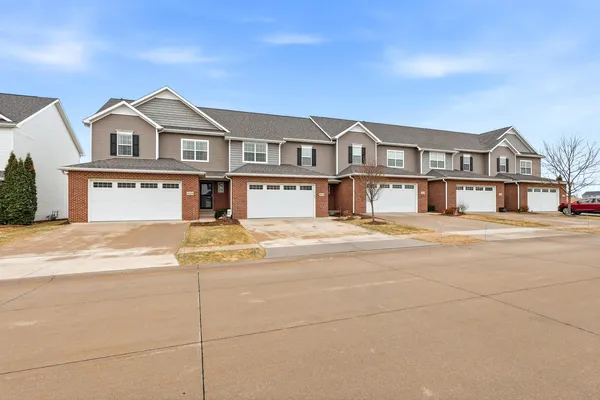 $399,000 | 4428 Slate Creek Drive, Bettendorf, IA 52722