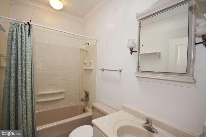 3242 Keswick Road Baltimore, MD 21211 - Photo 15 of 22 Bath (Master)