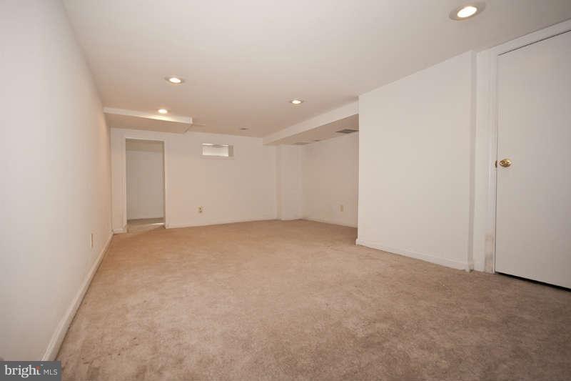 3242 Keswick Road Baltimore, MD 21211 - Photo 17 of 22 Family Room