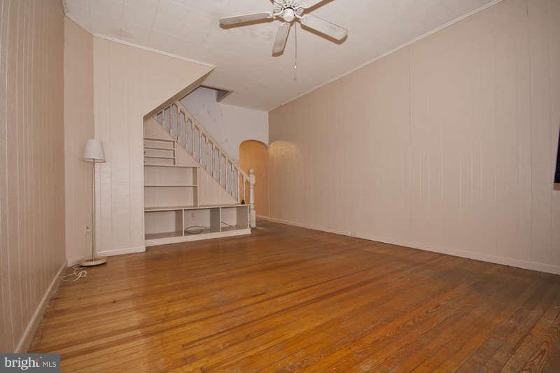 3242 Keswick Road Baltimore, MD 21211 - Photo 5 of 22 Living Room