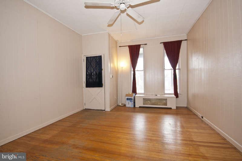 3242 Keswick Road Baltimore, MD 21211 - Photo 6 of 22 Living Room