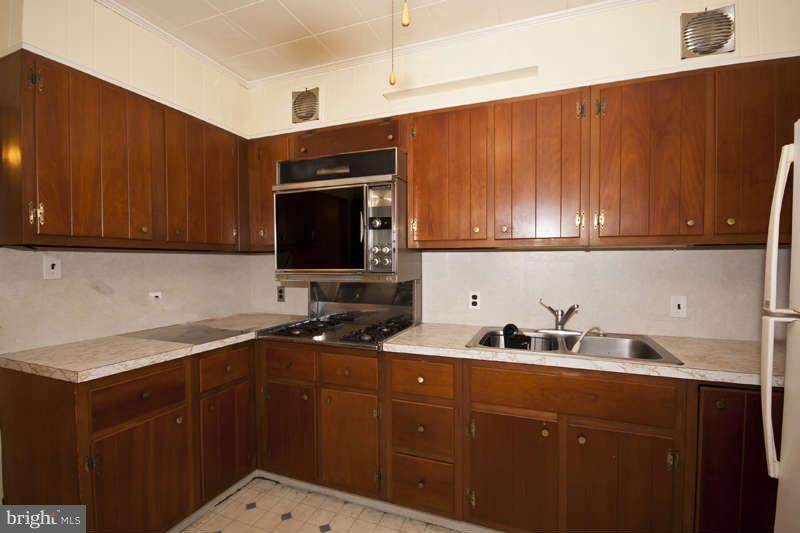 3242 Keswick Road Baltimore, MD 21211 - Photo 10 of 22 Kitchen