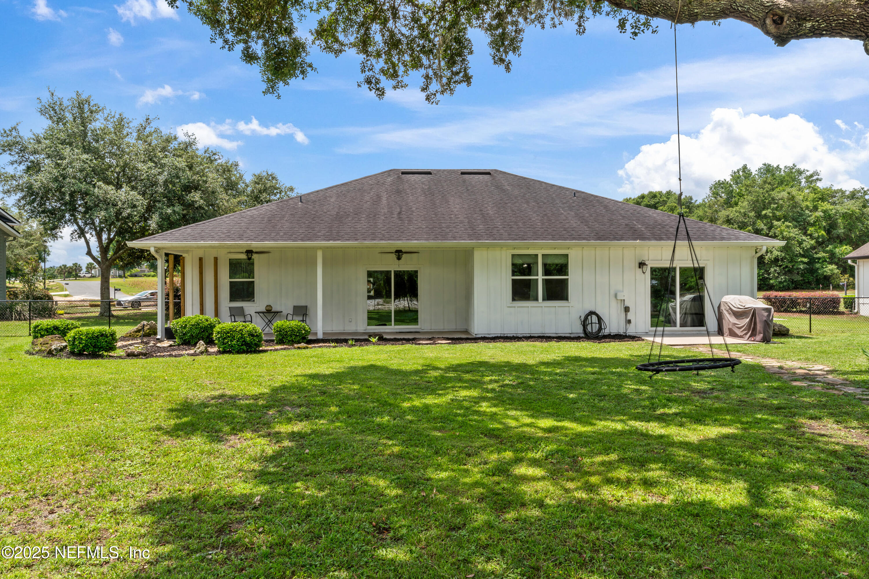 6228 Blue Marlin Drive Keystone Heights, FL 32656 - Photo 13 of 45 a front view of a house with a garden