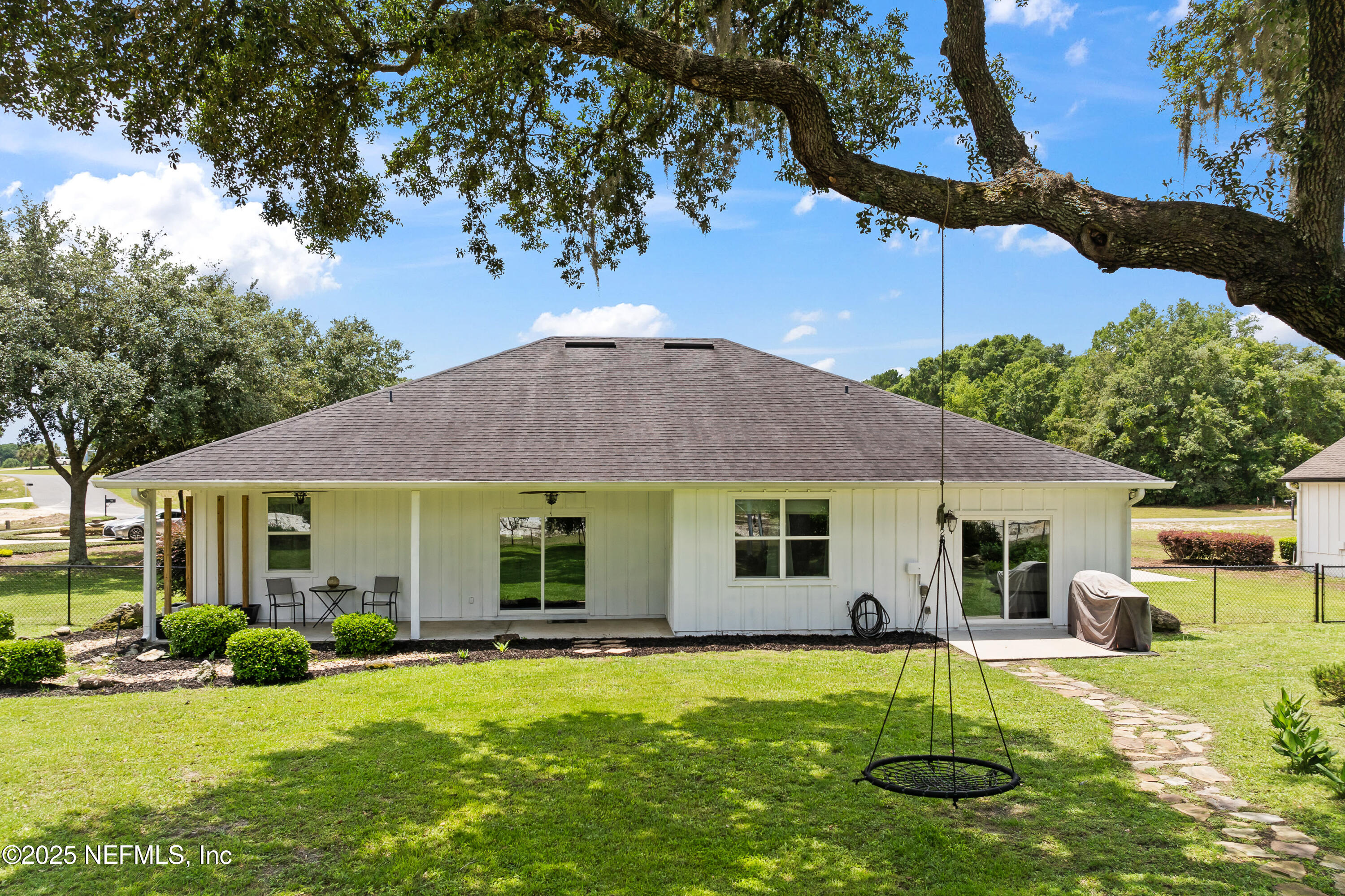 6228 Blue Marlin Drive Keystone Heights, FL 32656 - Photo 15 of 45 a white house sitting in middle of the green field