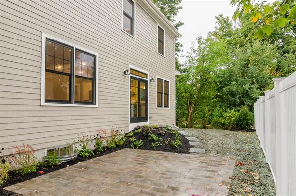 80 Oak Street Lexington, MA 02421 - Photo 4 of 17 Gallery Image 4