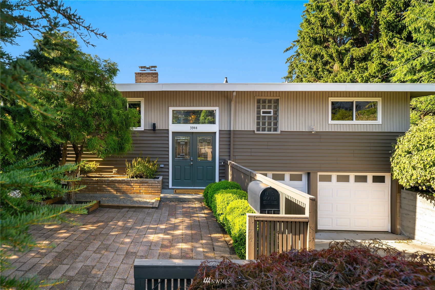3944 Southwest Austin Street Seattle, WA 98136 - Photo 2 of 34 Gallery Image 2