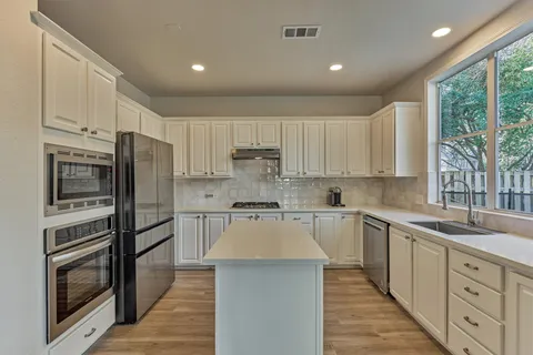 $685,000 | 58 South Bethany Bend Circle, The Woodlands, TX 77382